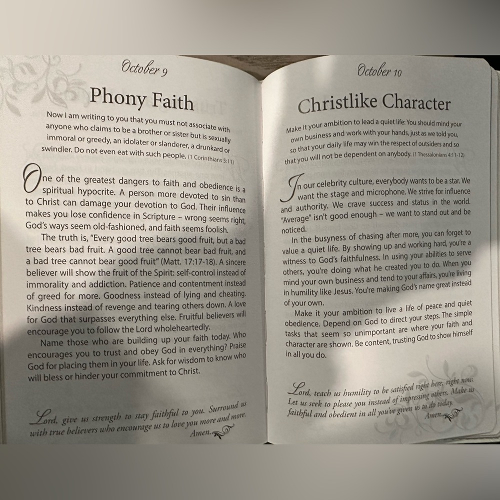 Mr. & Mrs. 366 Devotions for Couples White Faux Leather Devotional 💍💒👰‍♀️🤵
